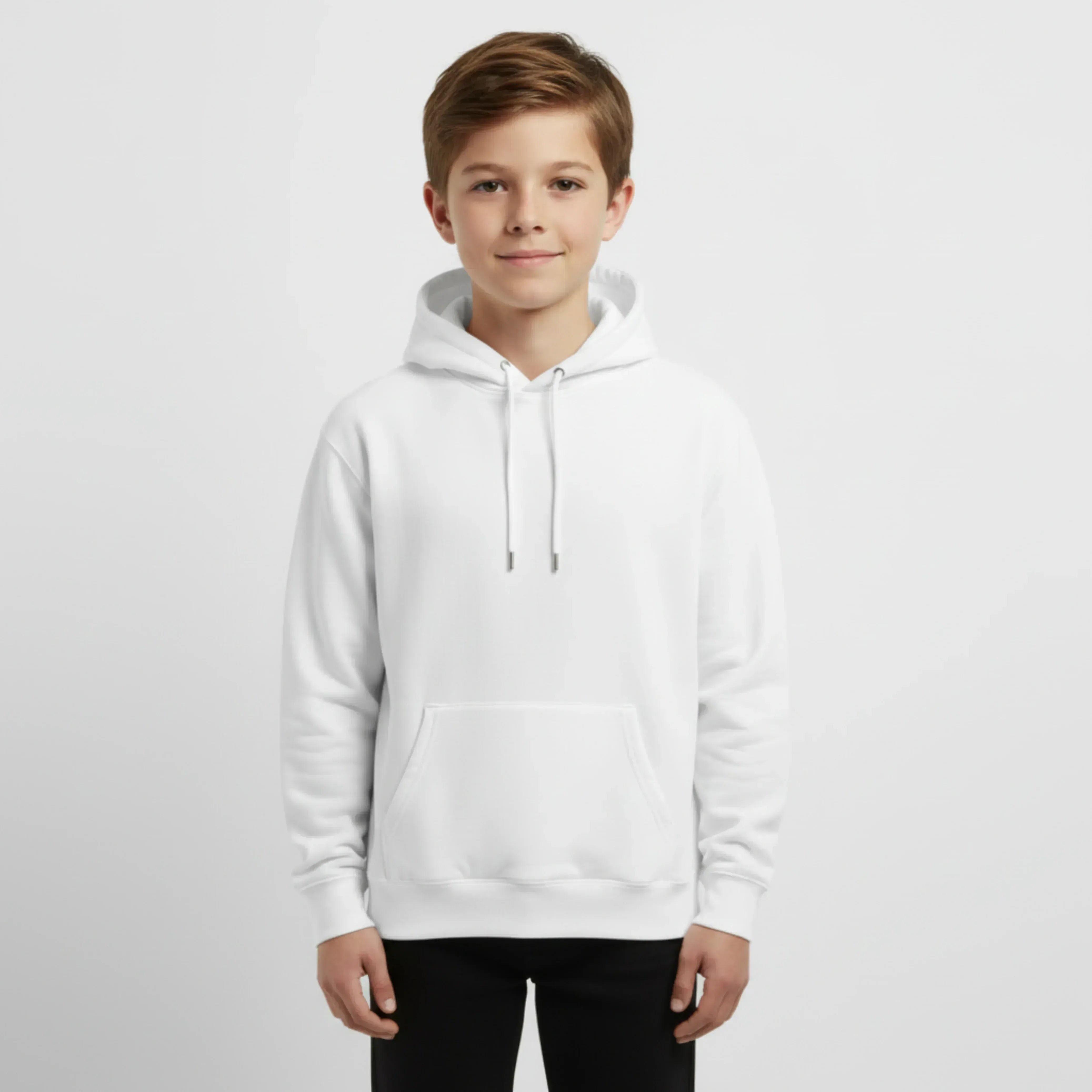 Child wearing a white hoodie on a light gray background. Just Groom Me – Trimsalon Alphen aan den Rijn | Professional dog grooming & personalized pet apparel.