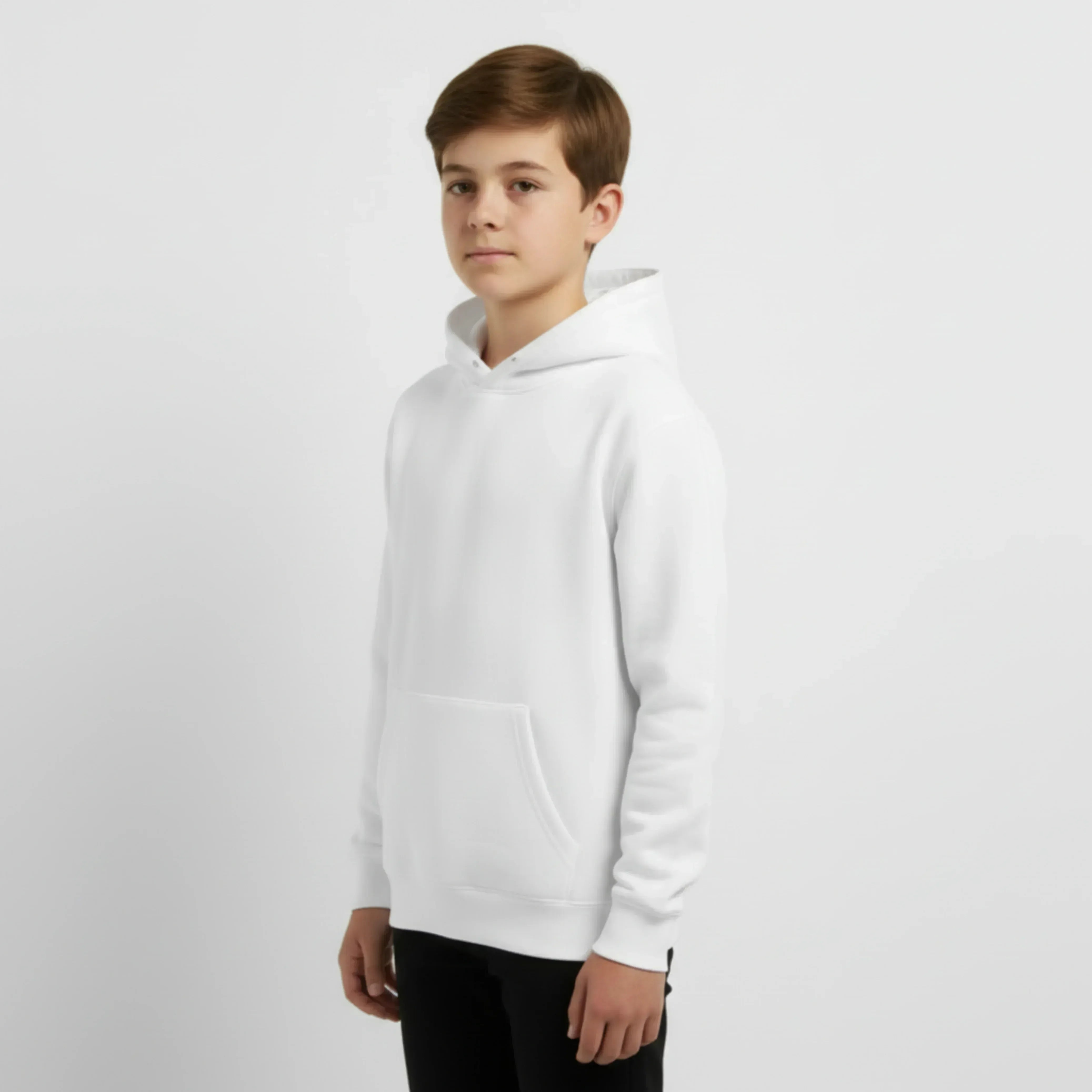 Child wearing a white hoodie on a light gray background. Just Groom Me – Trimsalon Alphen aan den Rijn | Professional dog grooming & personalized pet apparel.